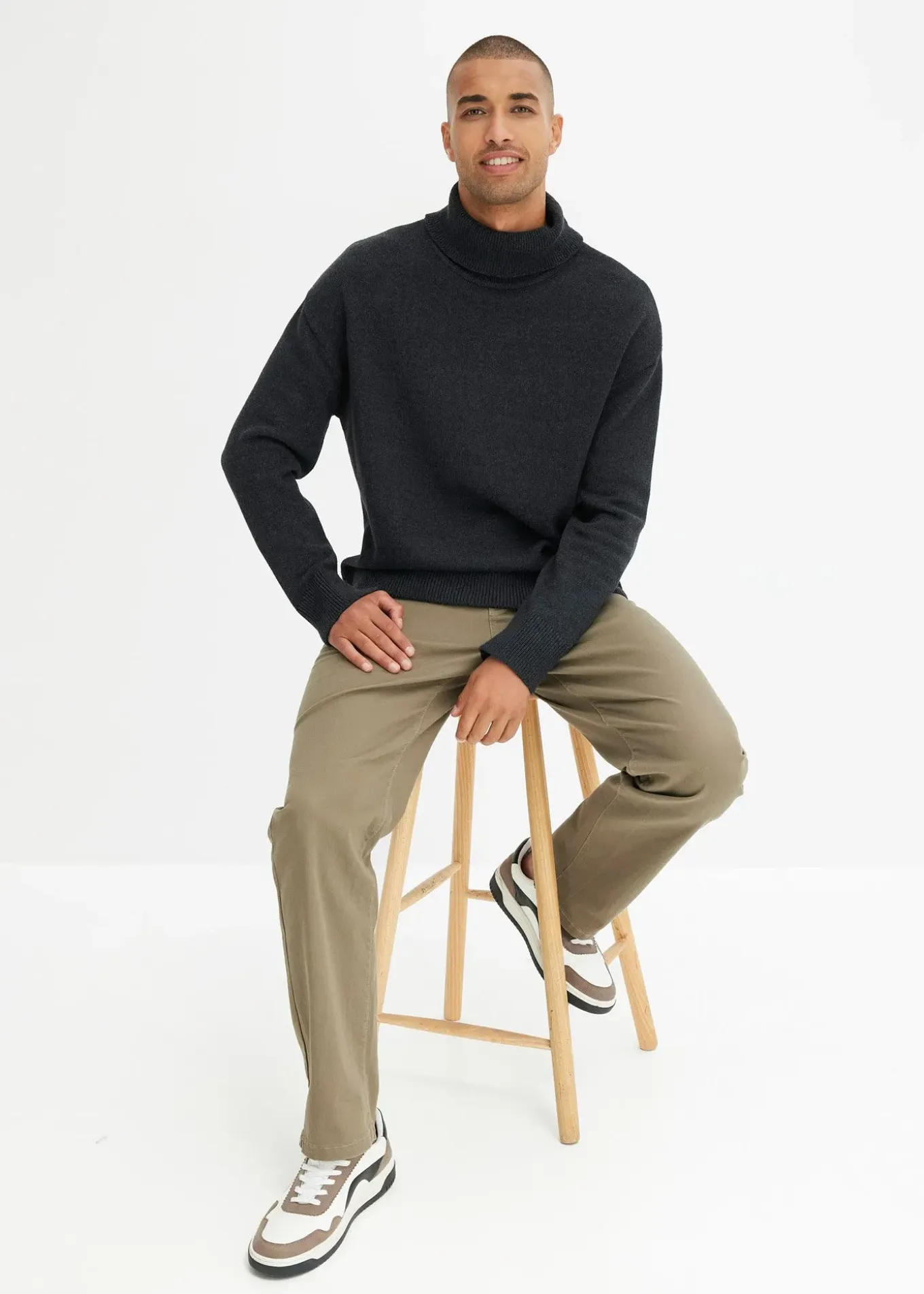 Pantalon droit et extensible, coupe classique