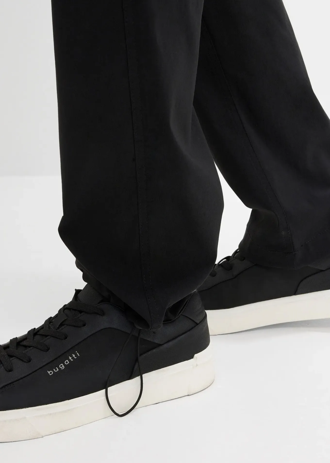 Pantalon droit très extensible à poches cargo zippées, regular