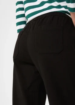 Pantalon en twill avec jambes évasées et taille confortable