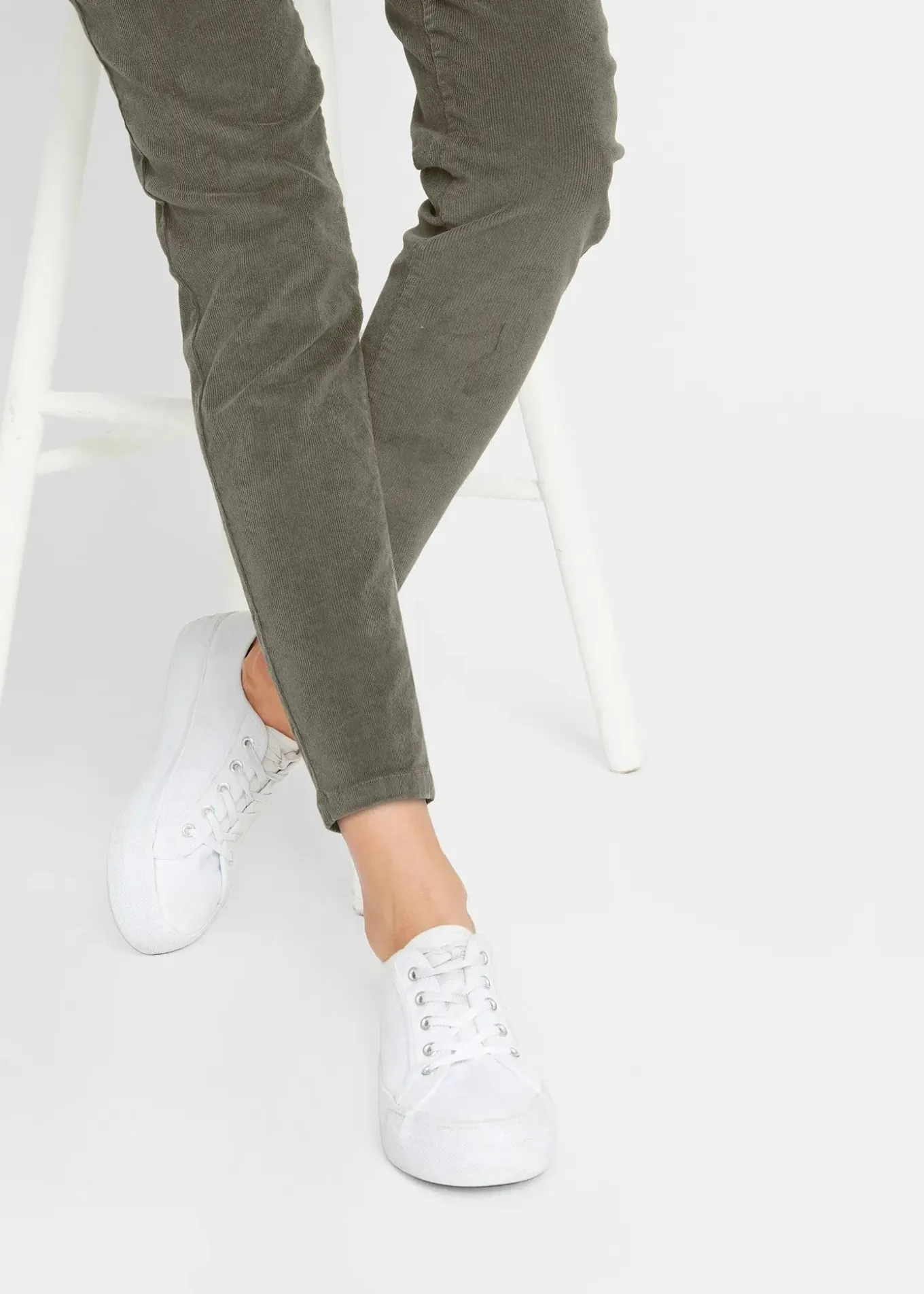 Pantalon en velours côtelé, taille élastiquée