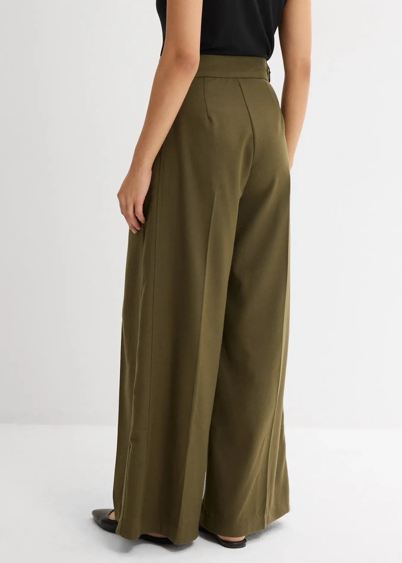 Pantalon en viscose mélangée avec boucles latérales