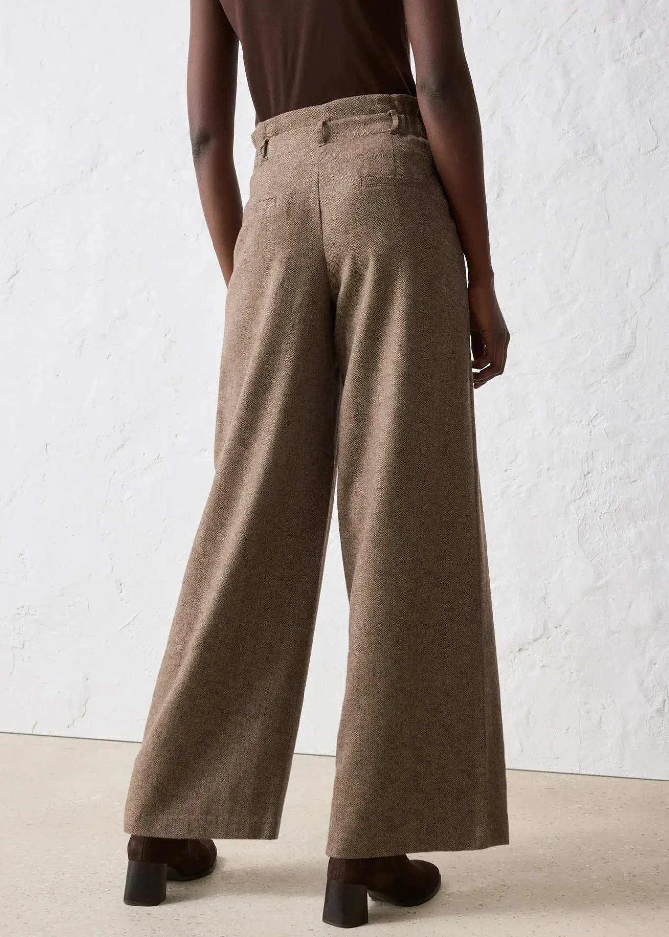 Pantalon large à pinces en laine majoritaire