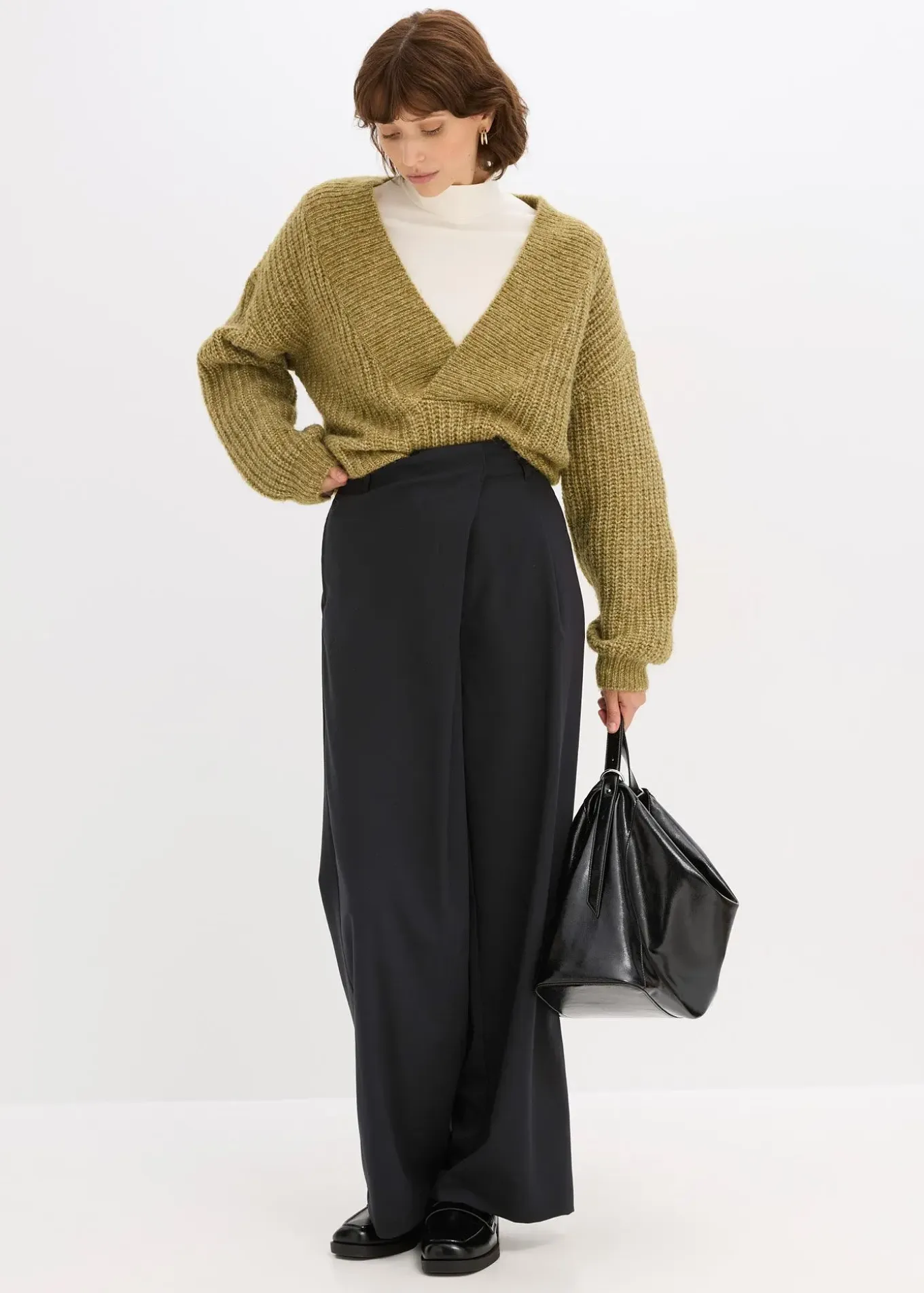 Pantalon large à pinces et fermeture croisée