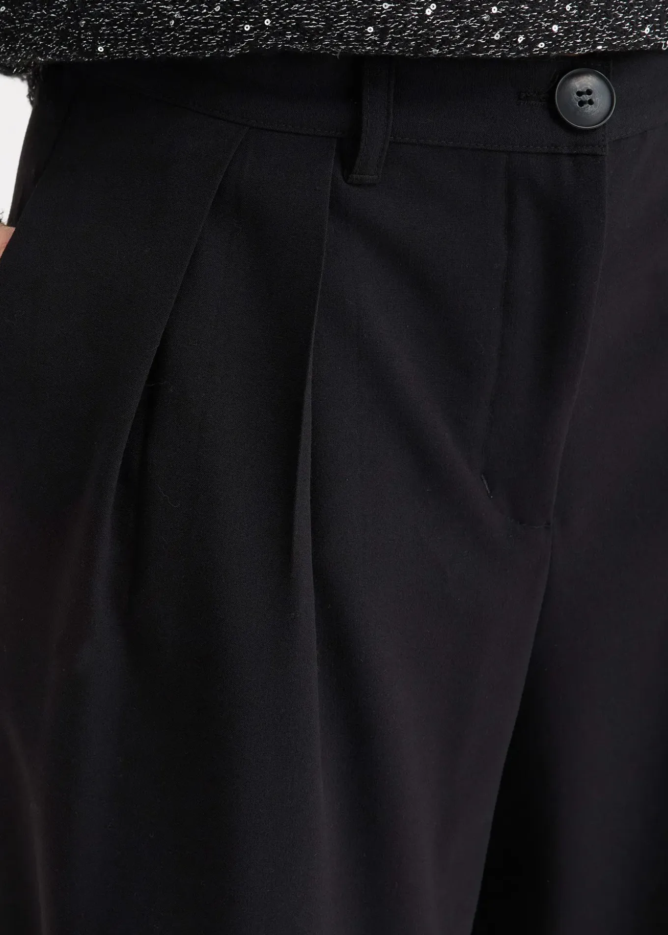 Pantalon large à pinces et taille élastiquée