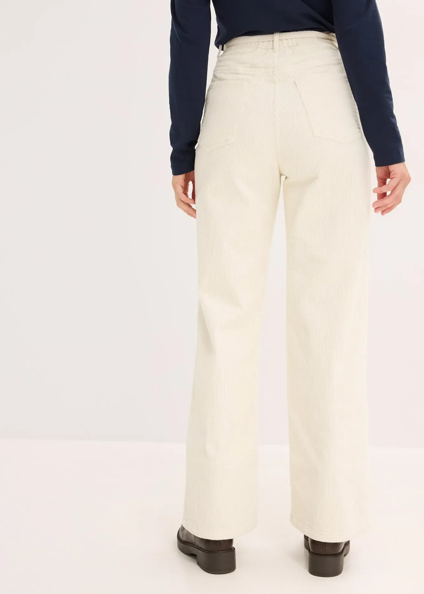 Pantalon large en velours côtelé avec ceinture à nouer