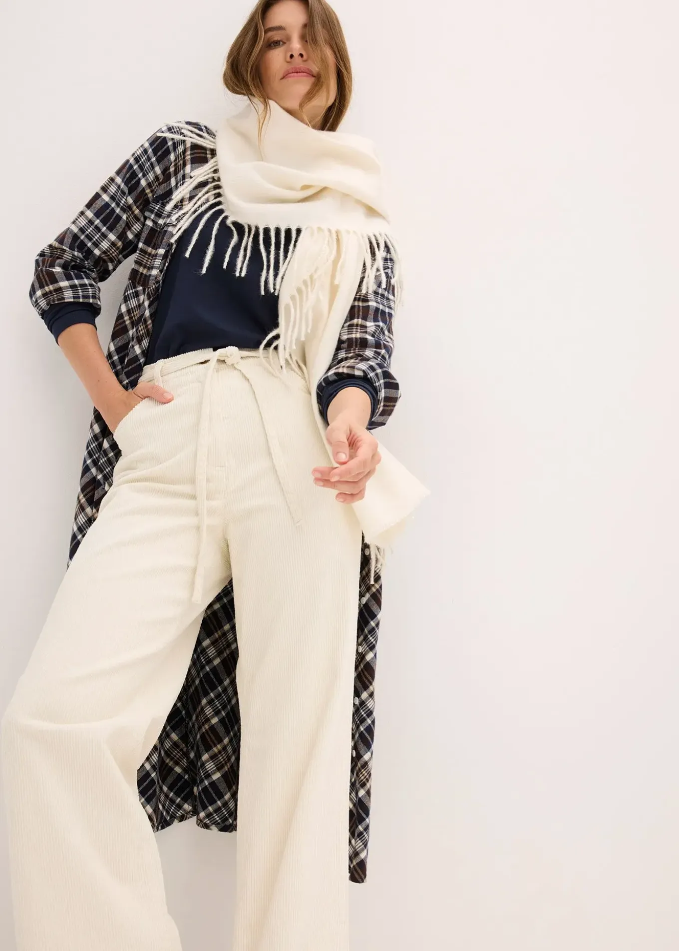 Pantalon large en velours côtelé avec ceinture à nouer