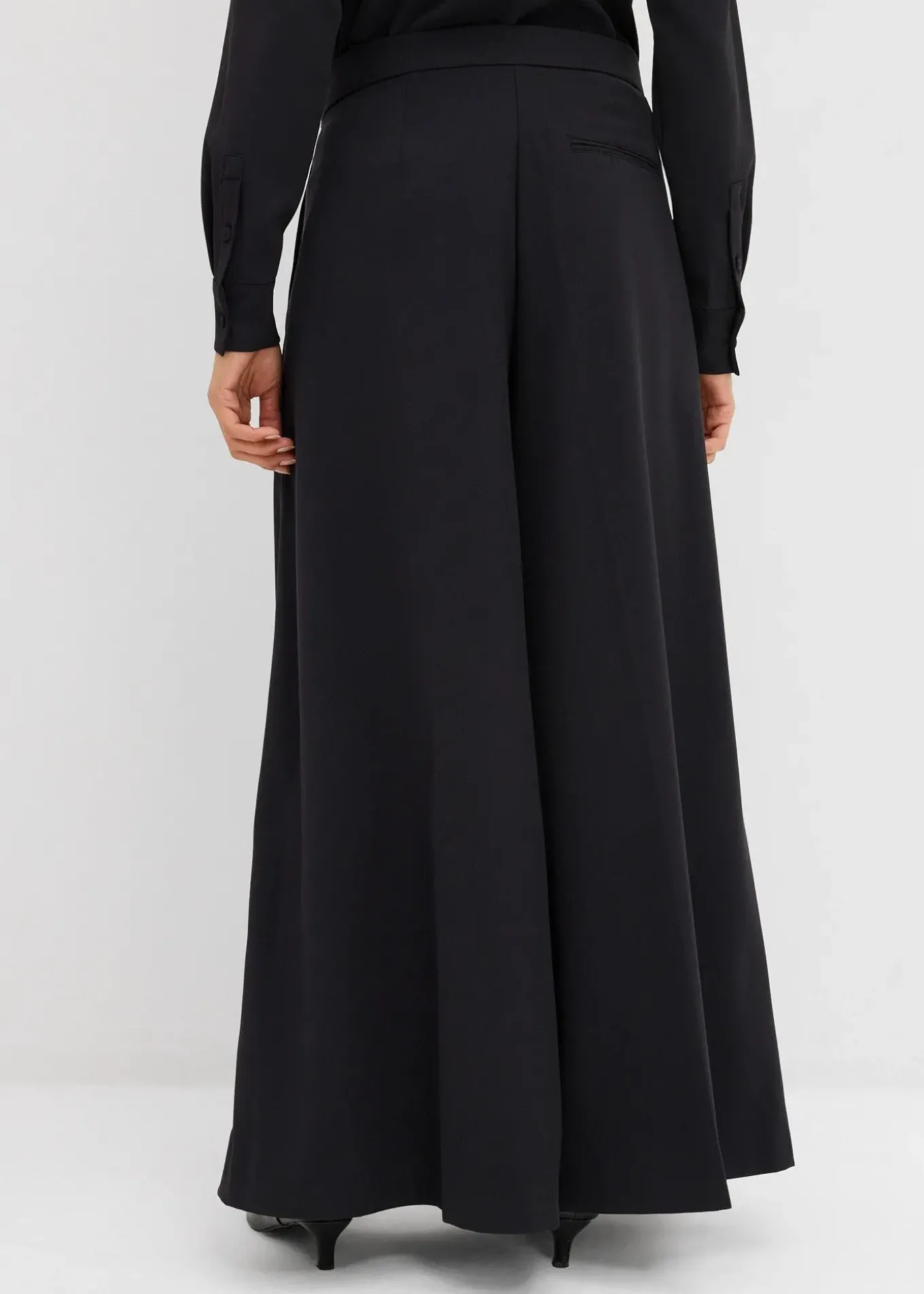 Pantalon large et fluide avec taille élastiquée