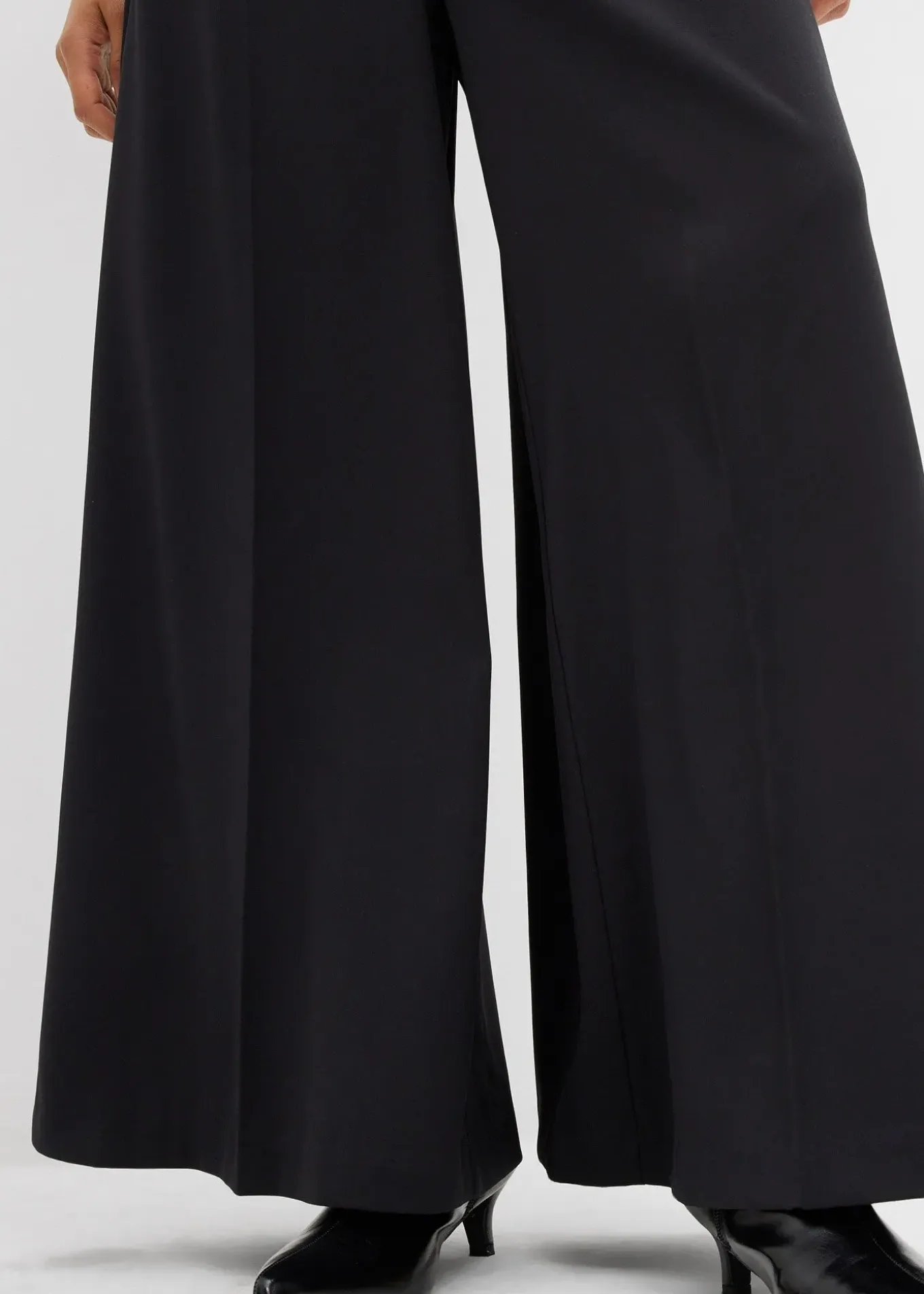 Pantalon large et fluide avec taille élastiquée