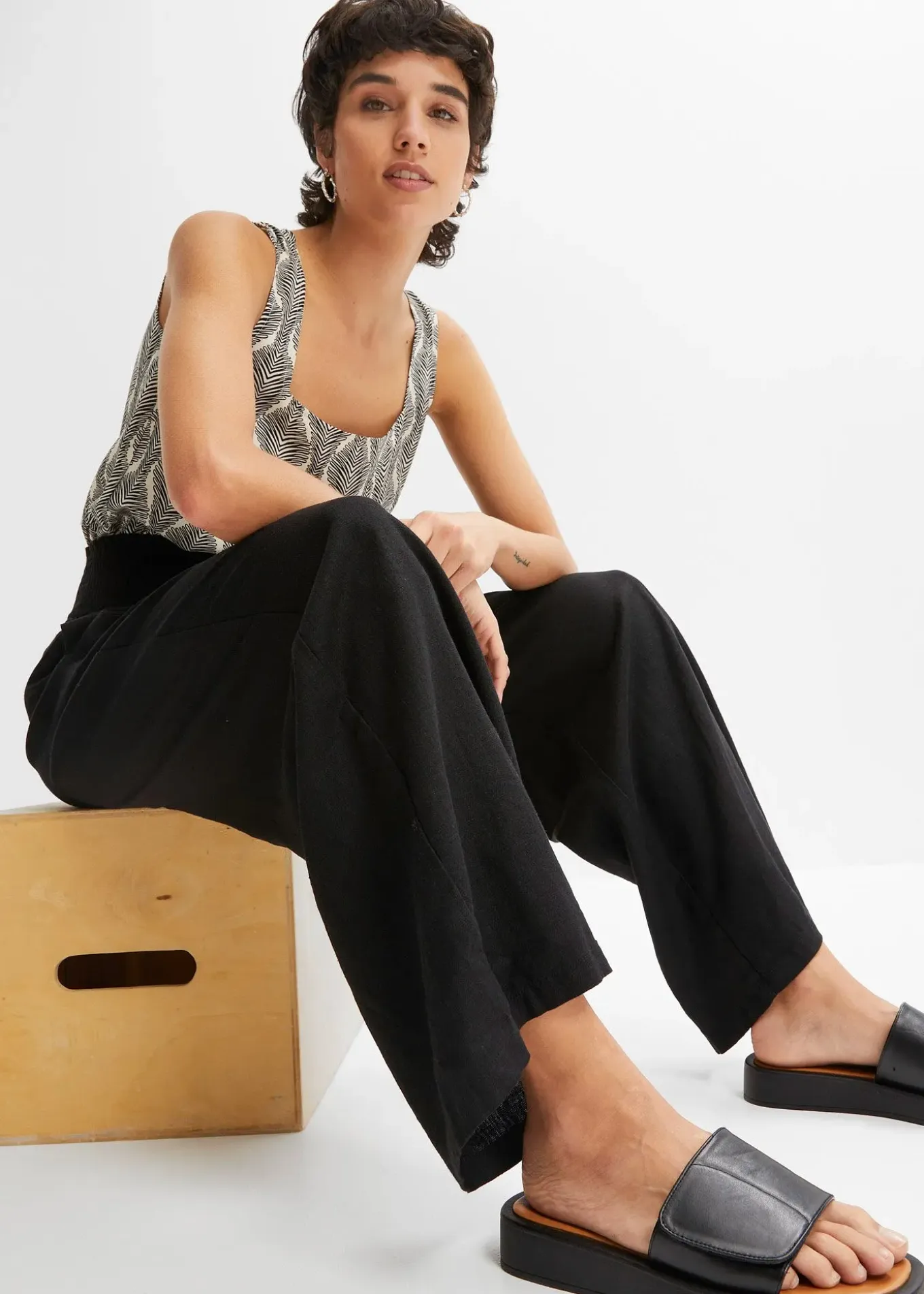 Pantalon large et léger à pinces en lin mélangé