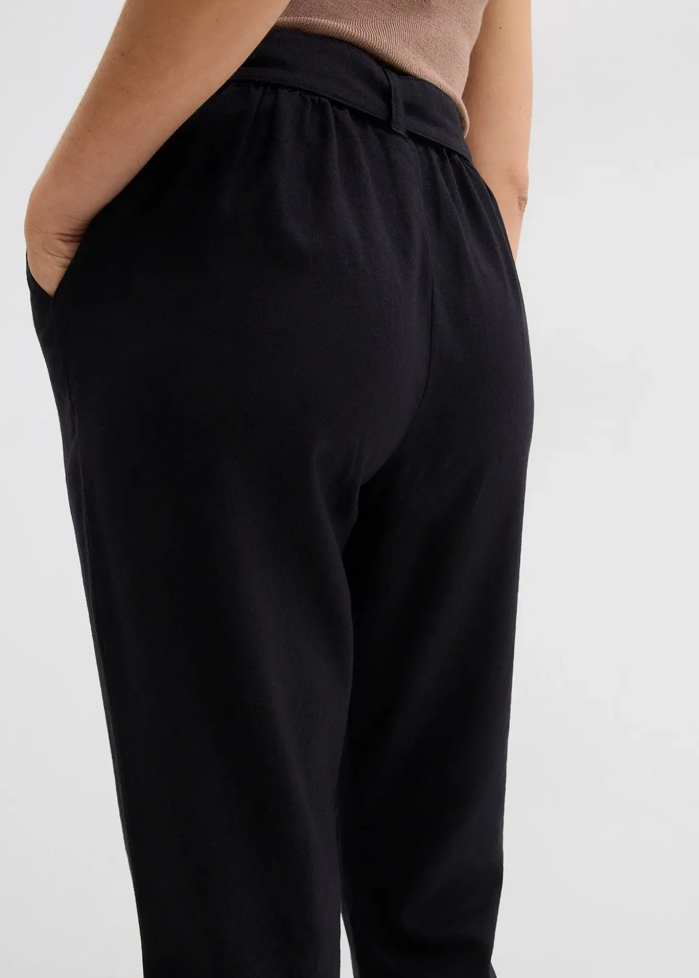 Pantalon léger à taille élastiquée