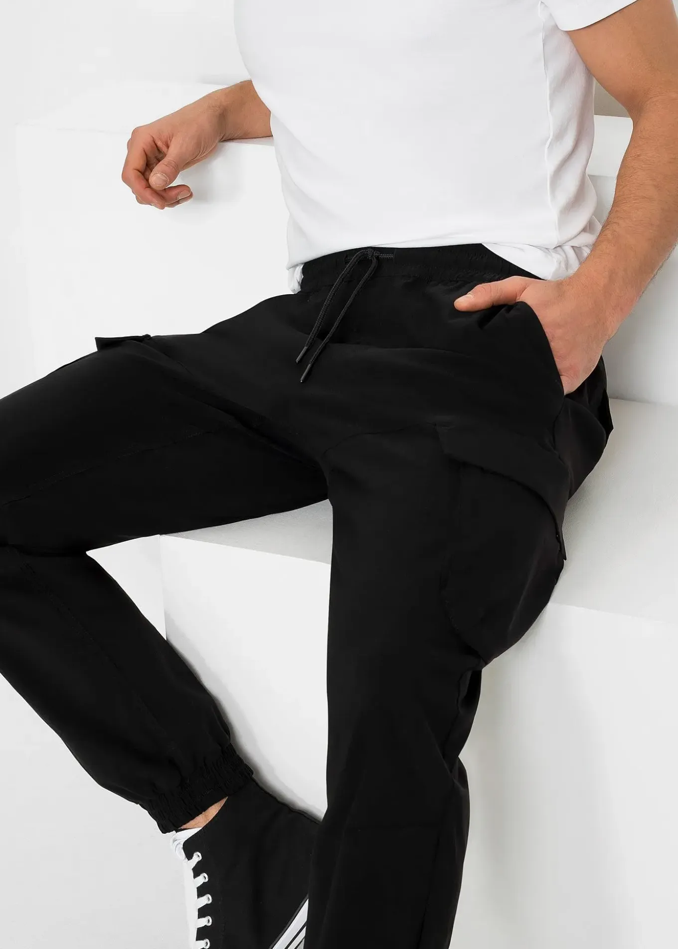 Pantalon taille extensible avec poches cargo, droit et regular