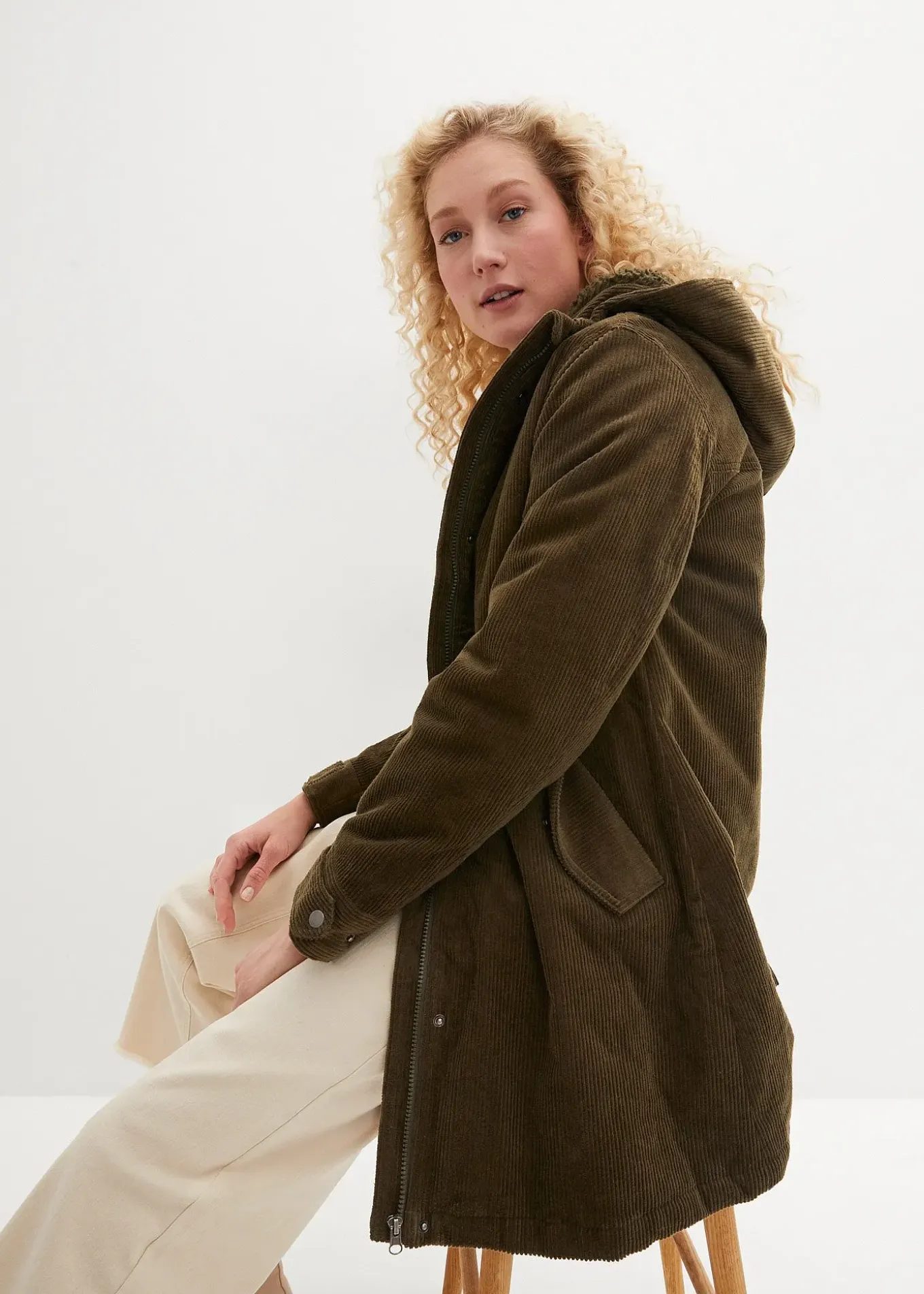 Parka chaude en velours côtelé avec capuche doublée polaire, coupe trapèze