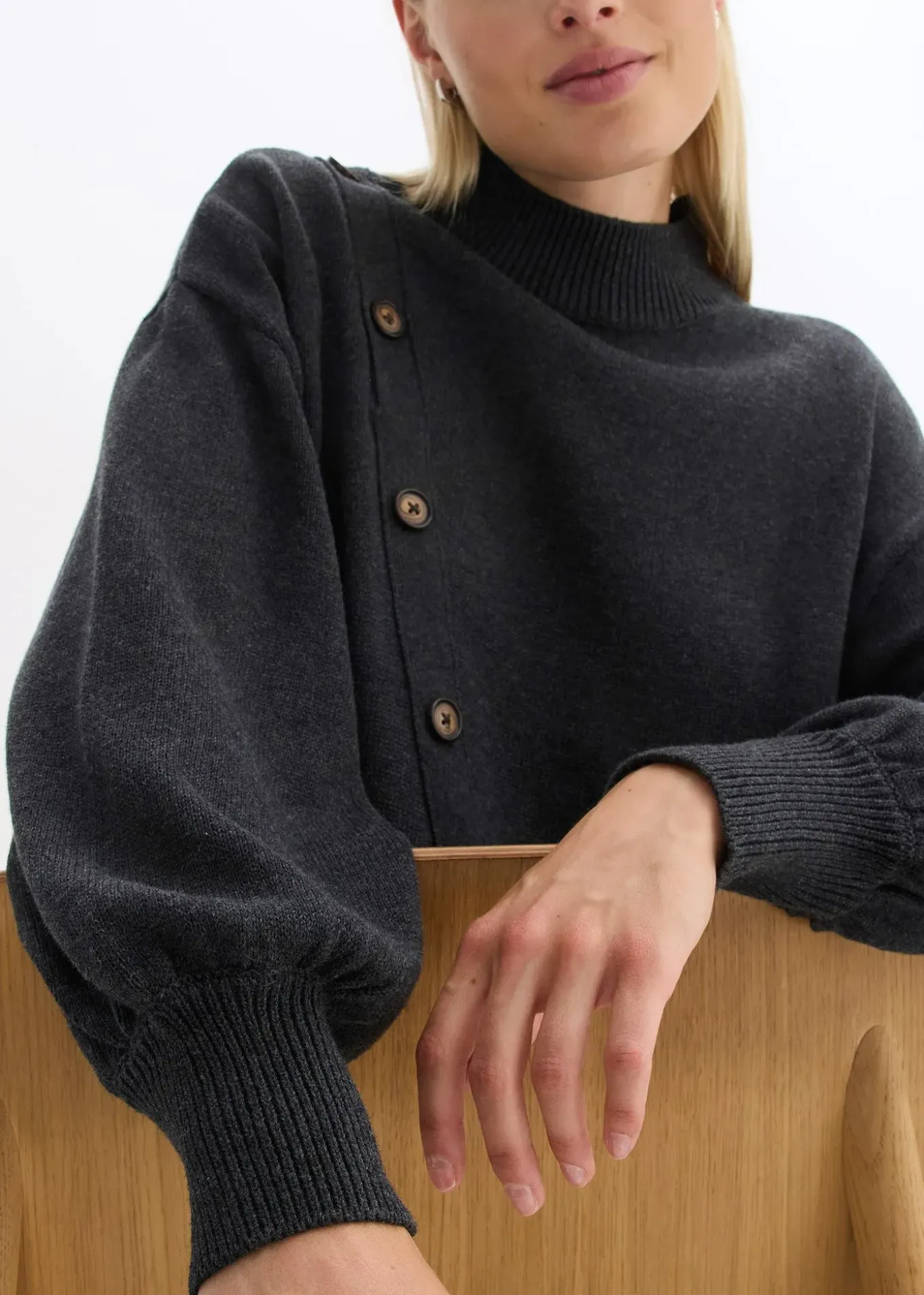 Pull à boutonnage asymétrique