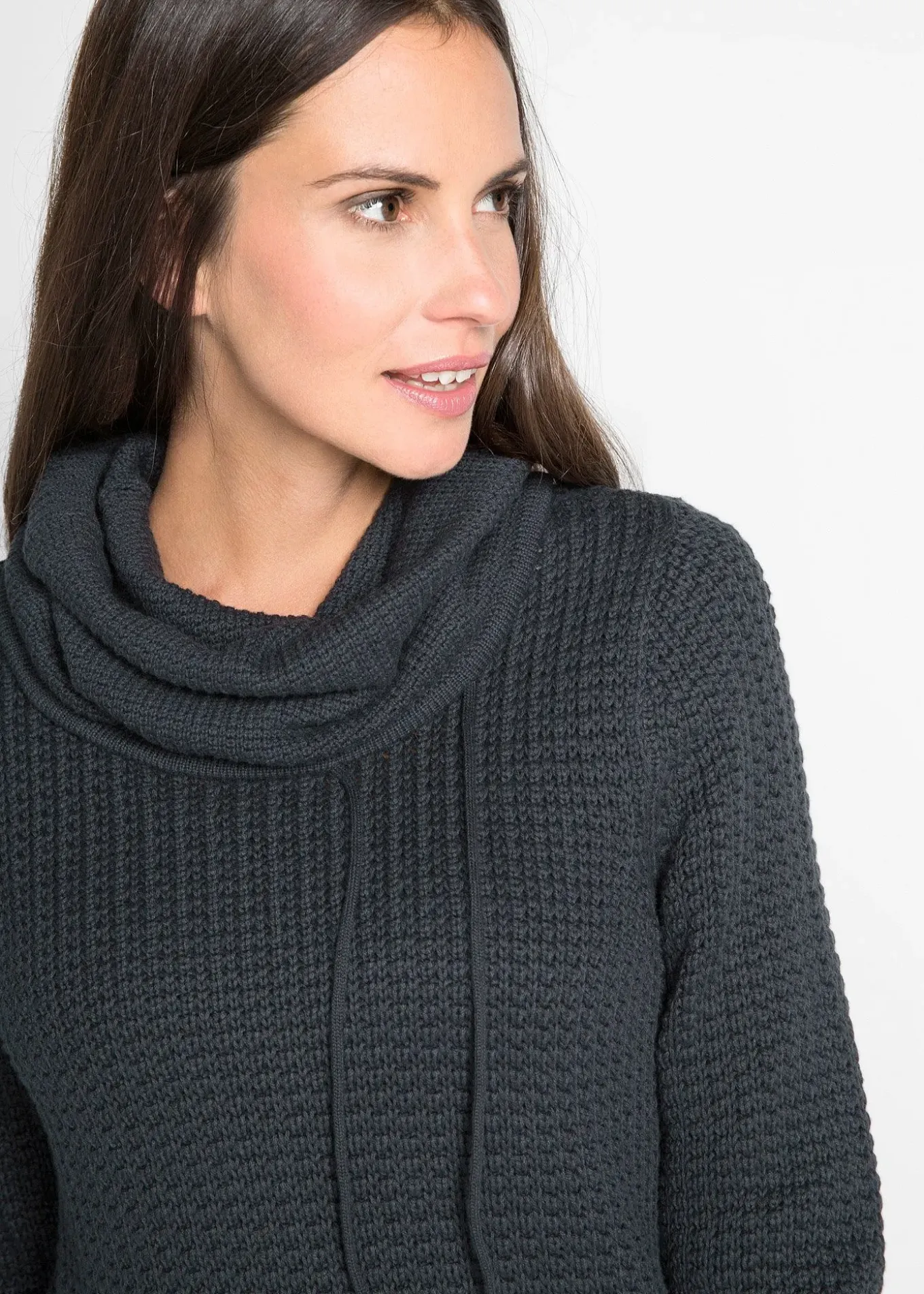 Pull à col roulé avec cordons