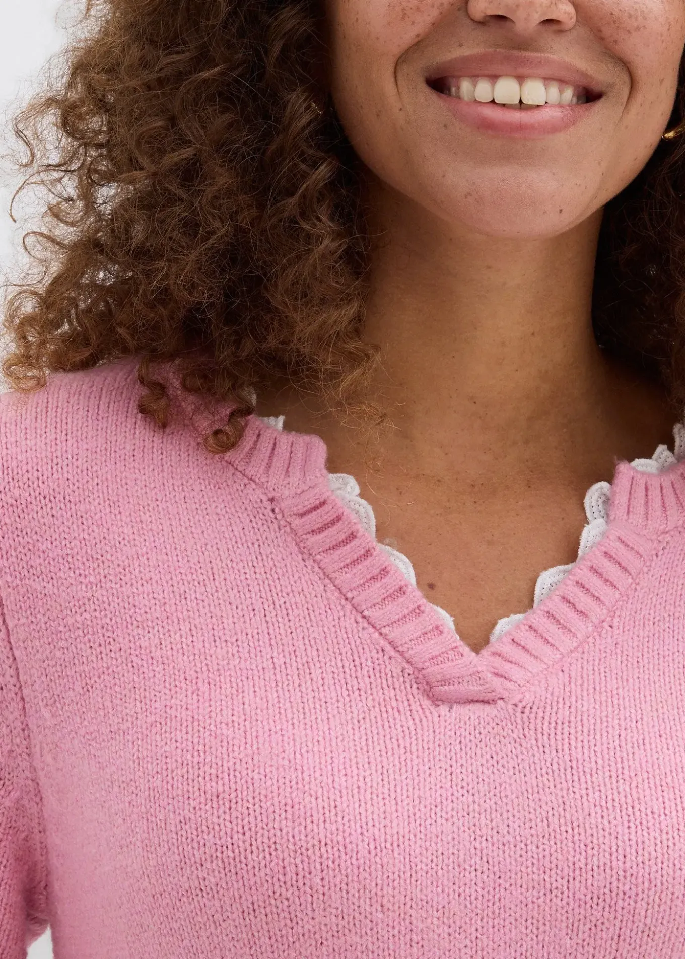 Pull à empiècement dentelle