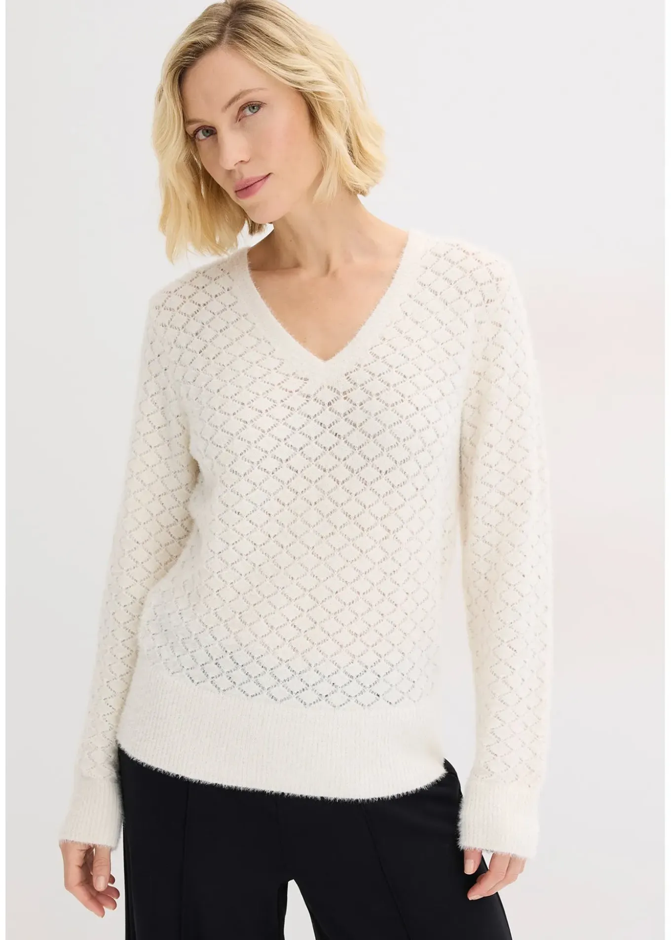 Pull ajouré avec fil peluche