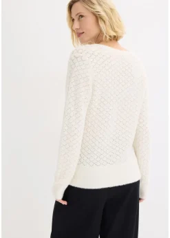 Pull ajouré avec fil peluche