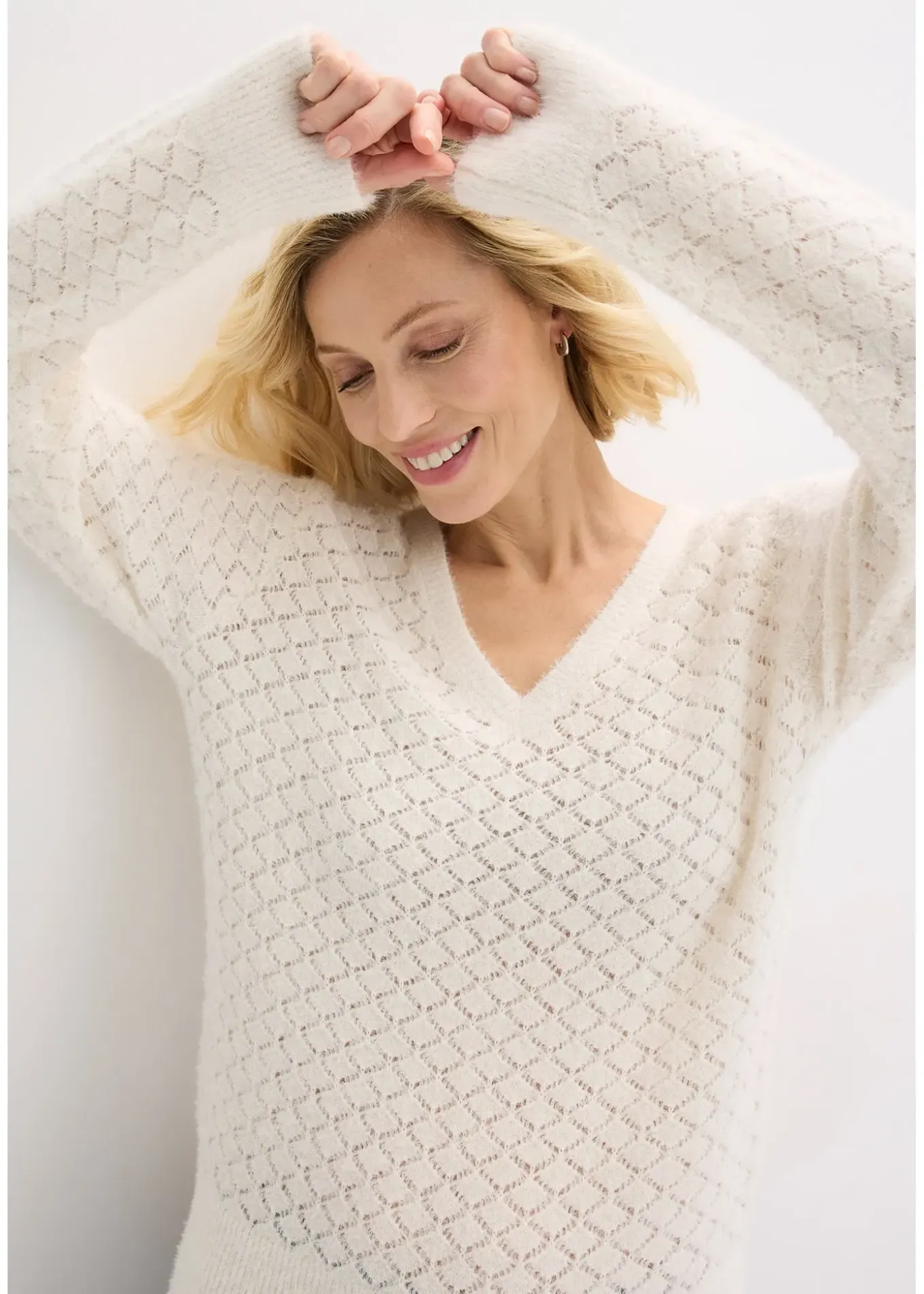 Pull ajouré avec fil peluche