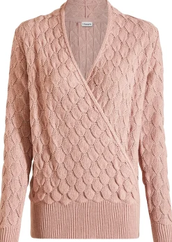 Pull ajouré style cache-cœur