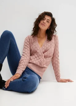 Pull ajouré style cache-cœur