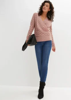 Pull ajouré style cache-cœur