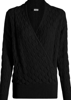 Pull ajouré style cache-cœur