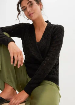 Pull ajouré style cache-cœur