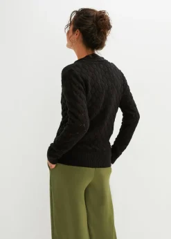 Pull ajouré style cache-cœur