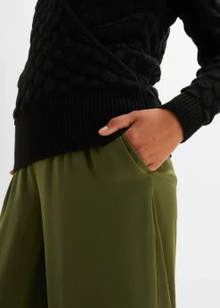 Pull ajouré style cache-cœur