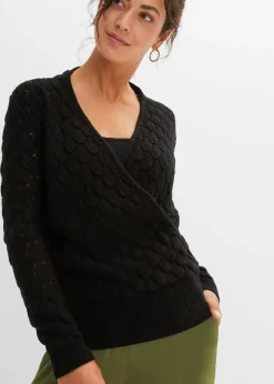 Pull ajouré style cache-cœur