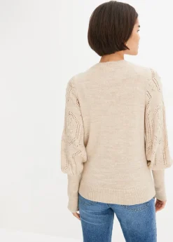 Pull aux manches ajourées