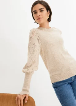 Pull aux manches ajourées