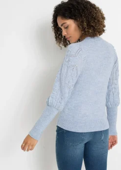 Pull aux manches ajourées