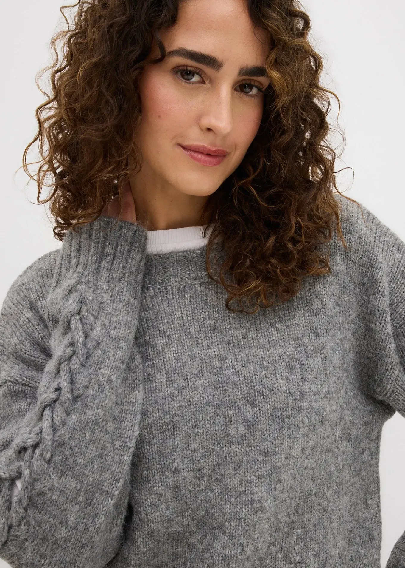 Pull boxy avec motif tressé sur les manches