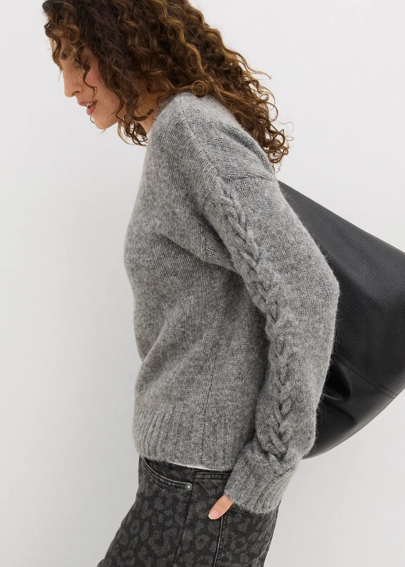 Pull boxy avec motif tressé sur les manches