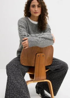 Pull boxy avec motif tressé sur les manches