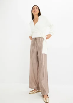 Pull cache-cœur avec accessoire