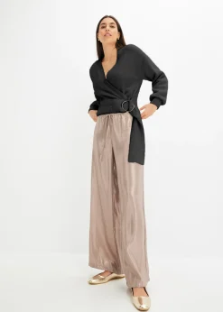 Pull cache-cœur avec accessoire