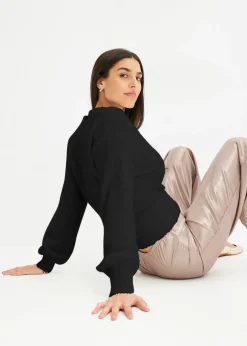 Pull cache-cœur avec accessoire