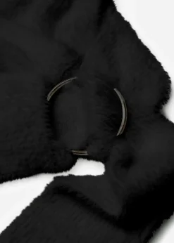 Pull cache-cœur avec accessoire