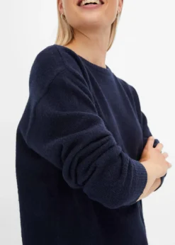 Pull col rond à épaules descendues