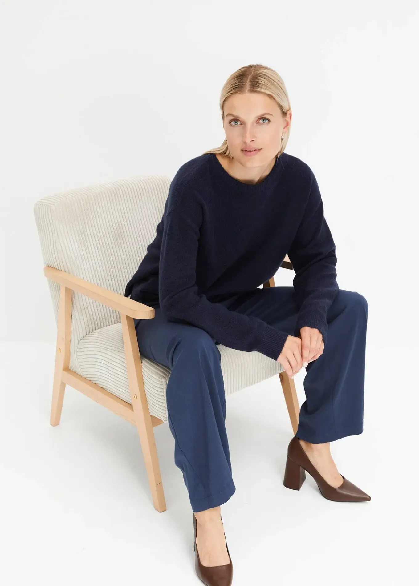 Pull col rond à épaules descendues