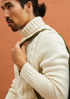 Pull col roulé en maille torsadée