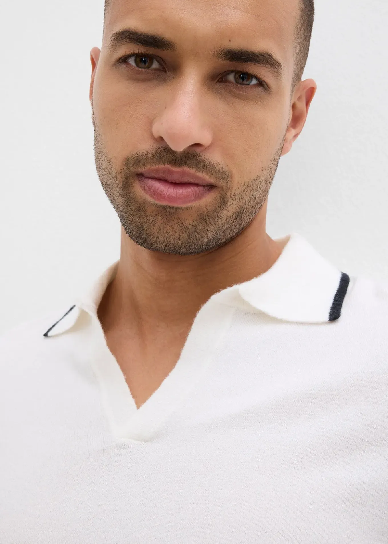 Pull en fine maille à détails contrastants