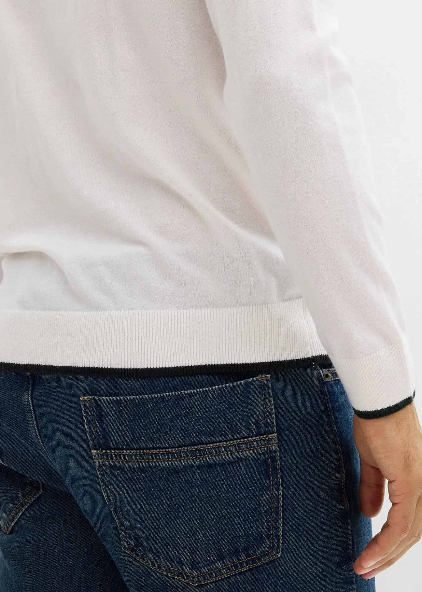 Pull en fine maille à détails contrastants