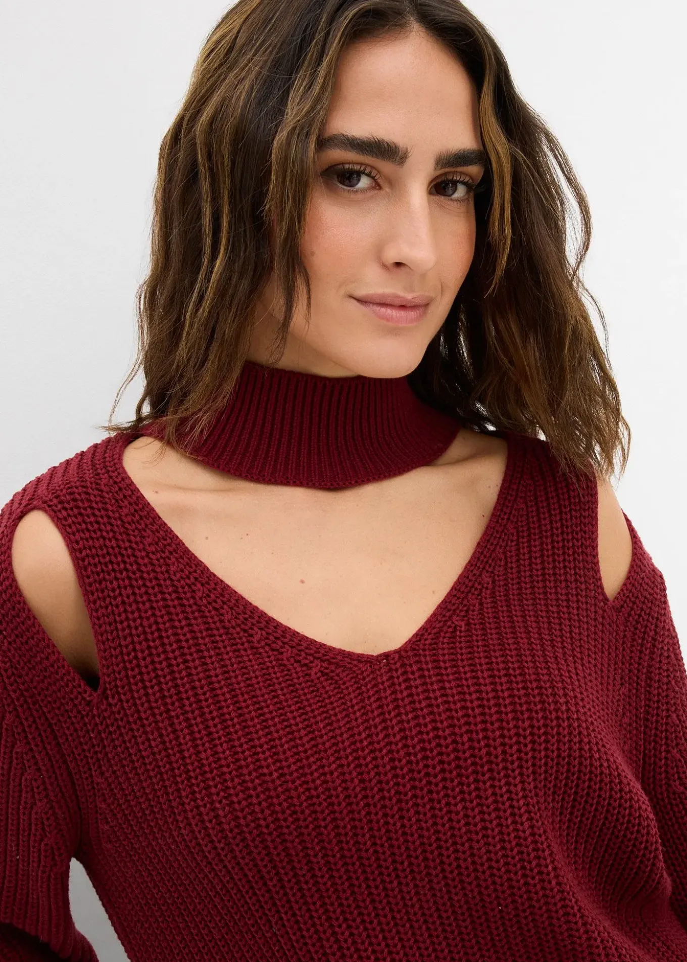 Pull en grosse maille avec découpes