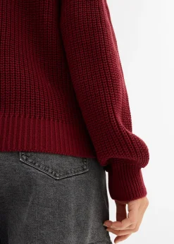 Pull en grosse maille avec découpes