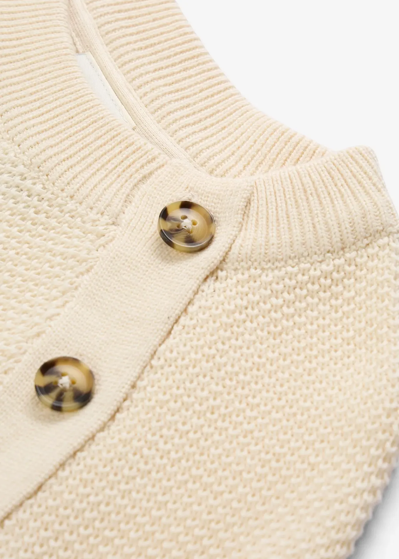 Pull en grosse maille avec patte de boutonnage