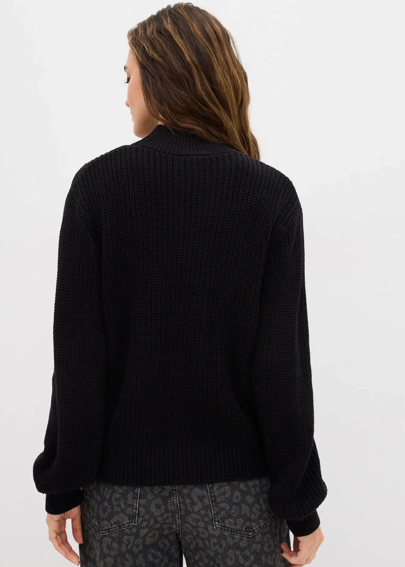 Pull en grosse maille avec découpes