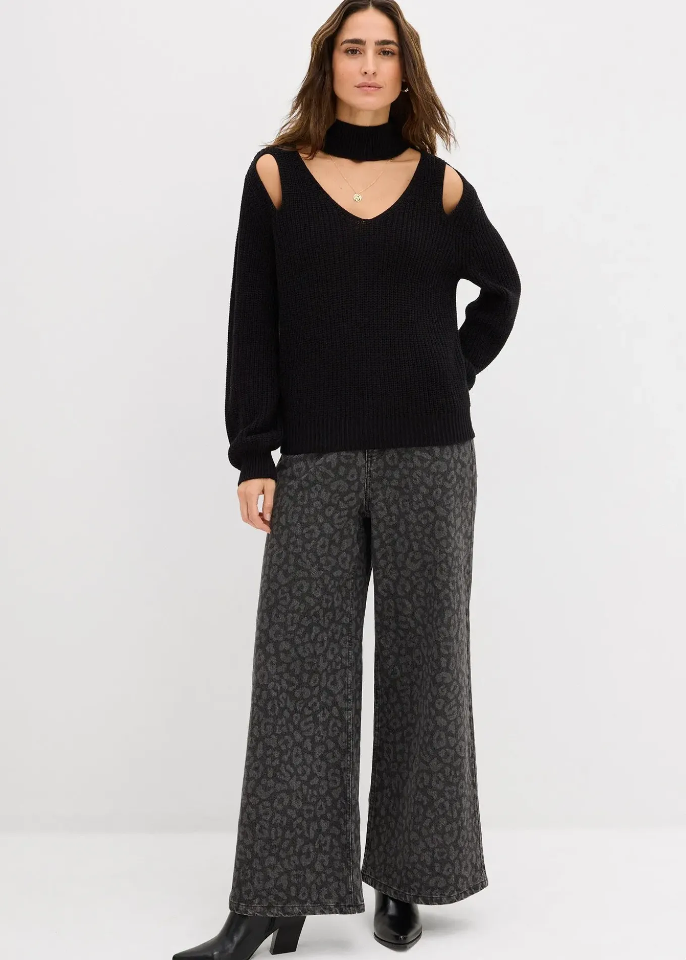 Pull en grosse maille avec découpes